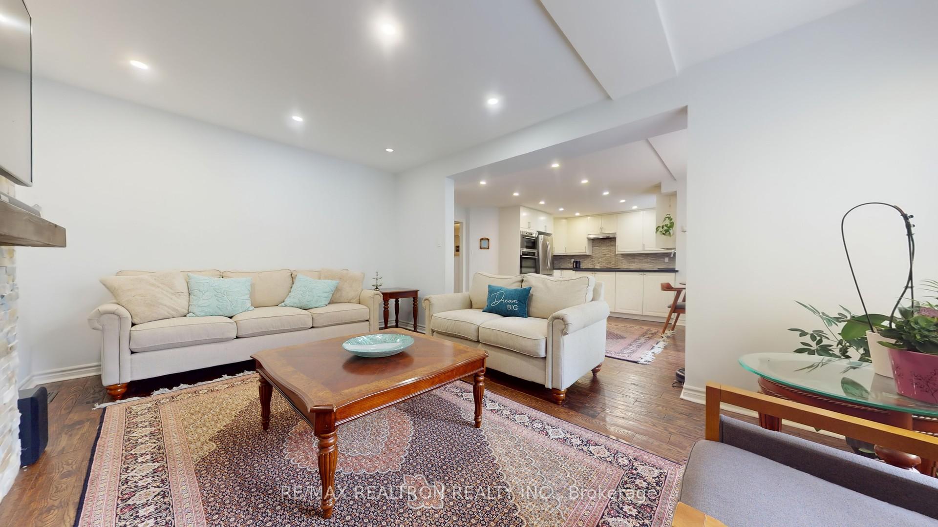 Photo 2 of 24 Monte Cristi Street, Vaughan, Maple — HOMEH