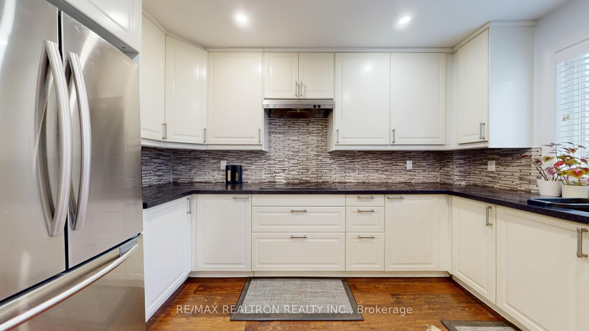 Photo 8 of 24 Monte Cristi Street, Vaughan, Maple — HOMEH