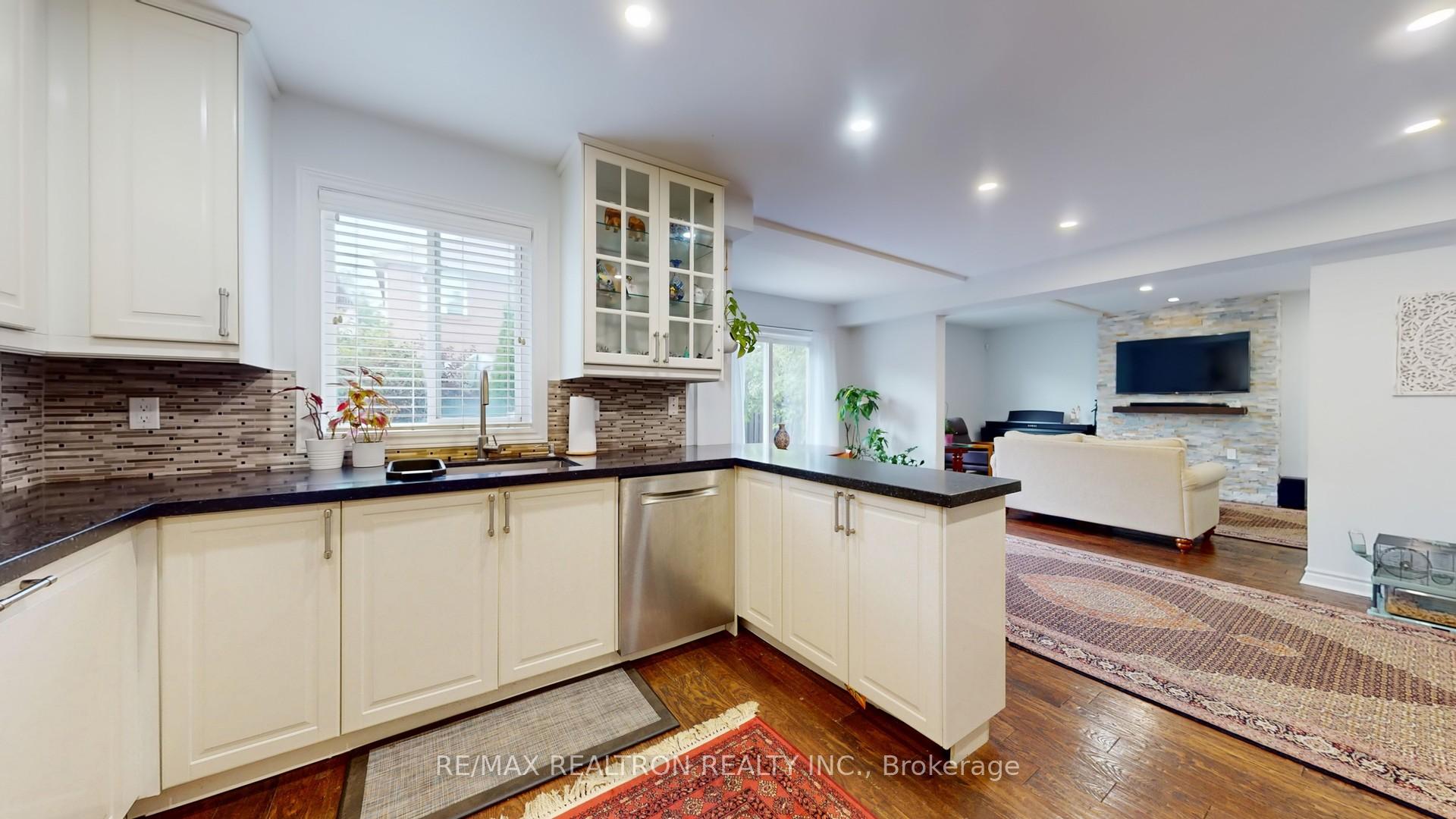 Photo 22 of 24 Monte Cristi Street, Vaughan, Maple — HOMEH