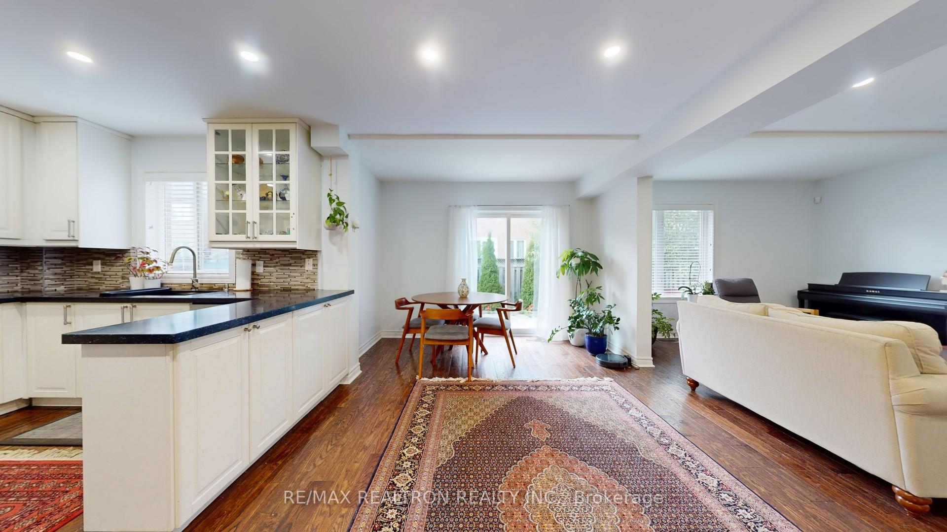 Photo 11 of 24 Monte Cristi Street, Vaughan, Maple — HOMEH
