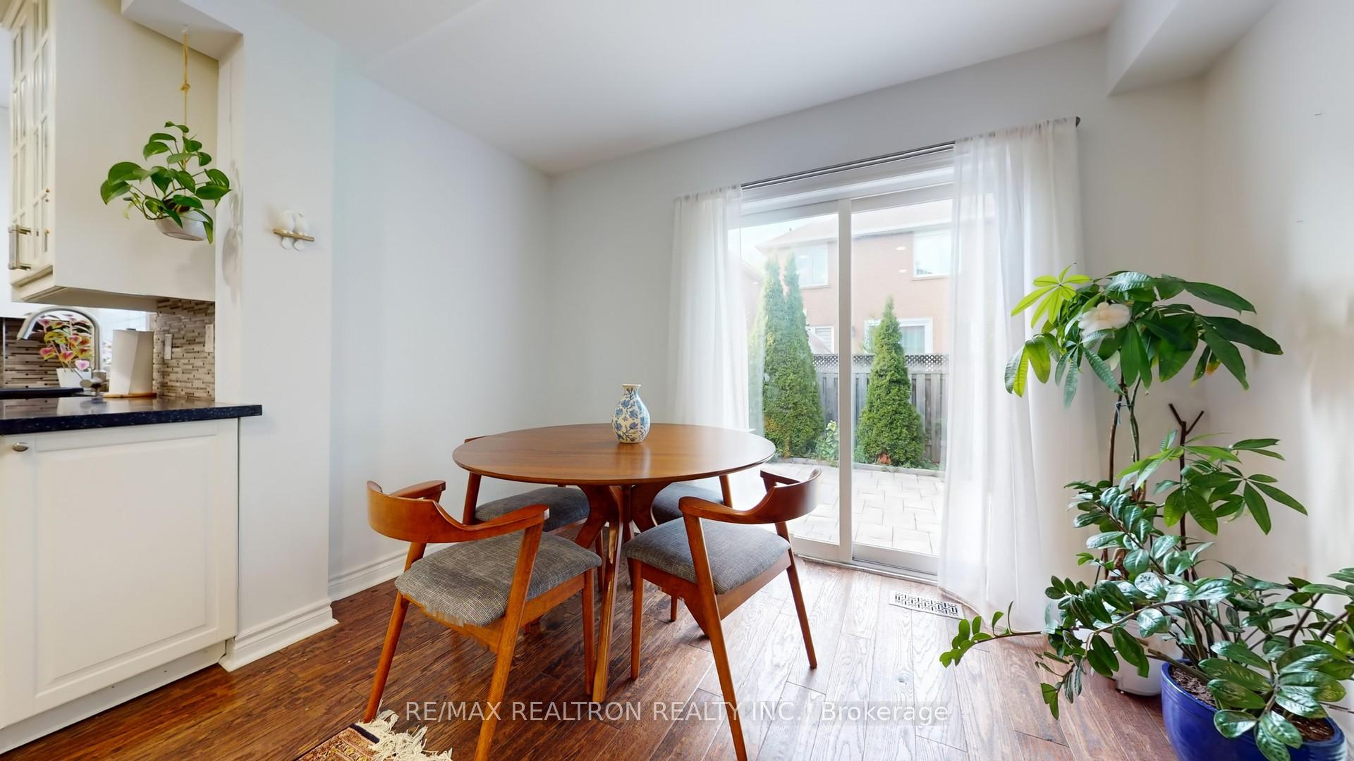 Photo 17 of 24 Monte Cristi Street, Vaughan, Maple — HOMEH
