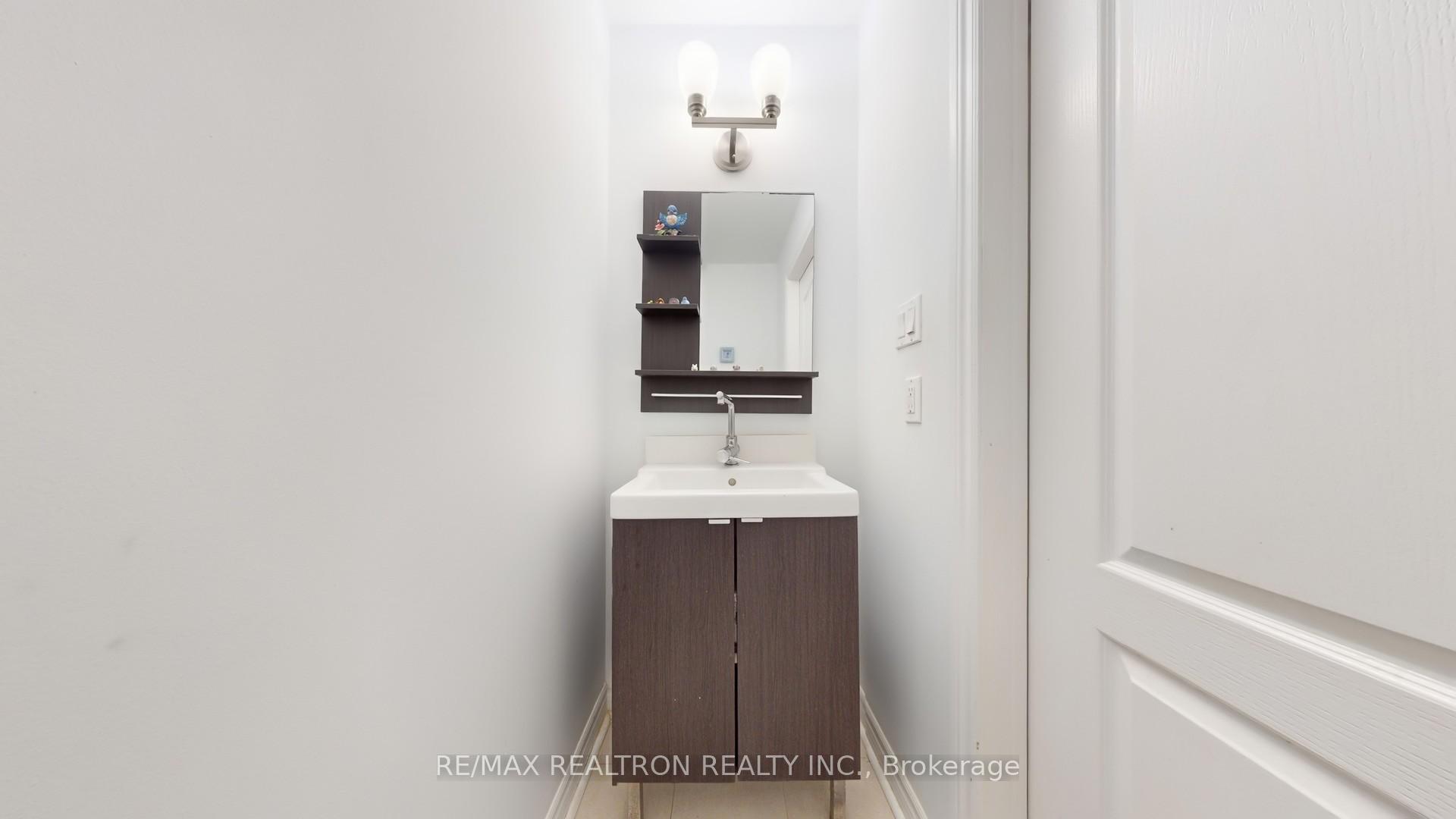 Photo 10 of 24 Monte Cristi Street, Vaughan, Maple — HOMEH