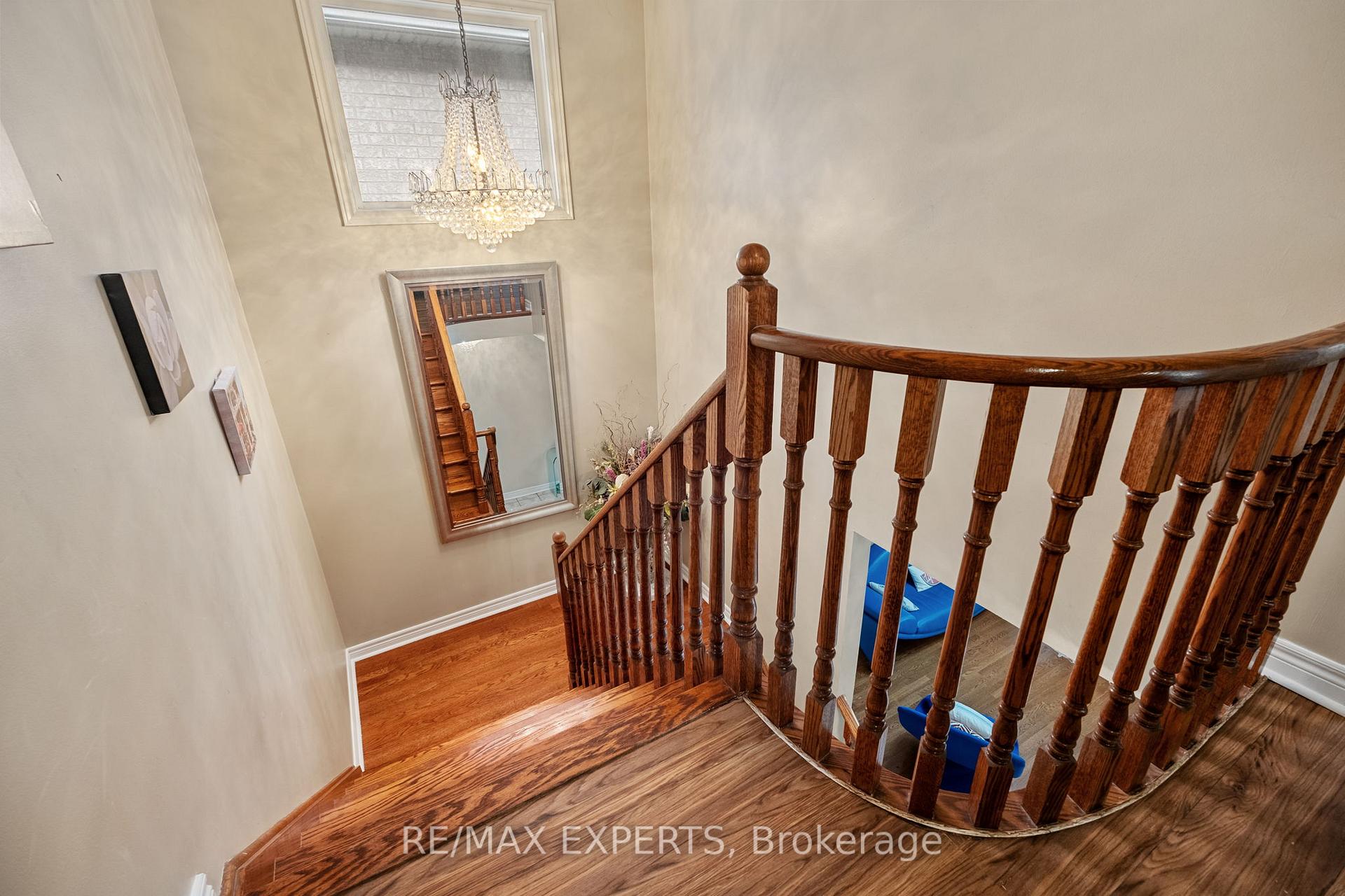 Photo 10 of 72 Turning Leaf Drive, Vaughan, Sonoma Heights — HOMEH