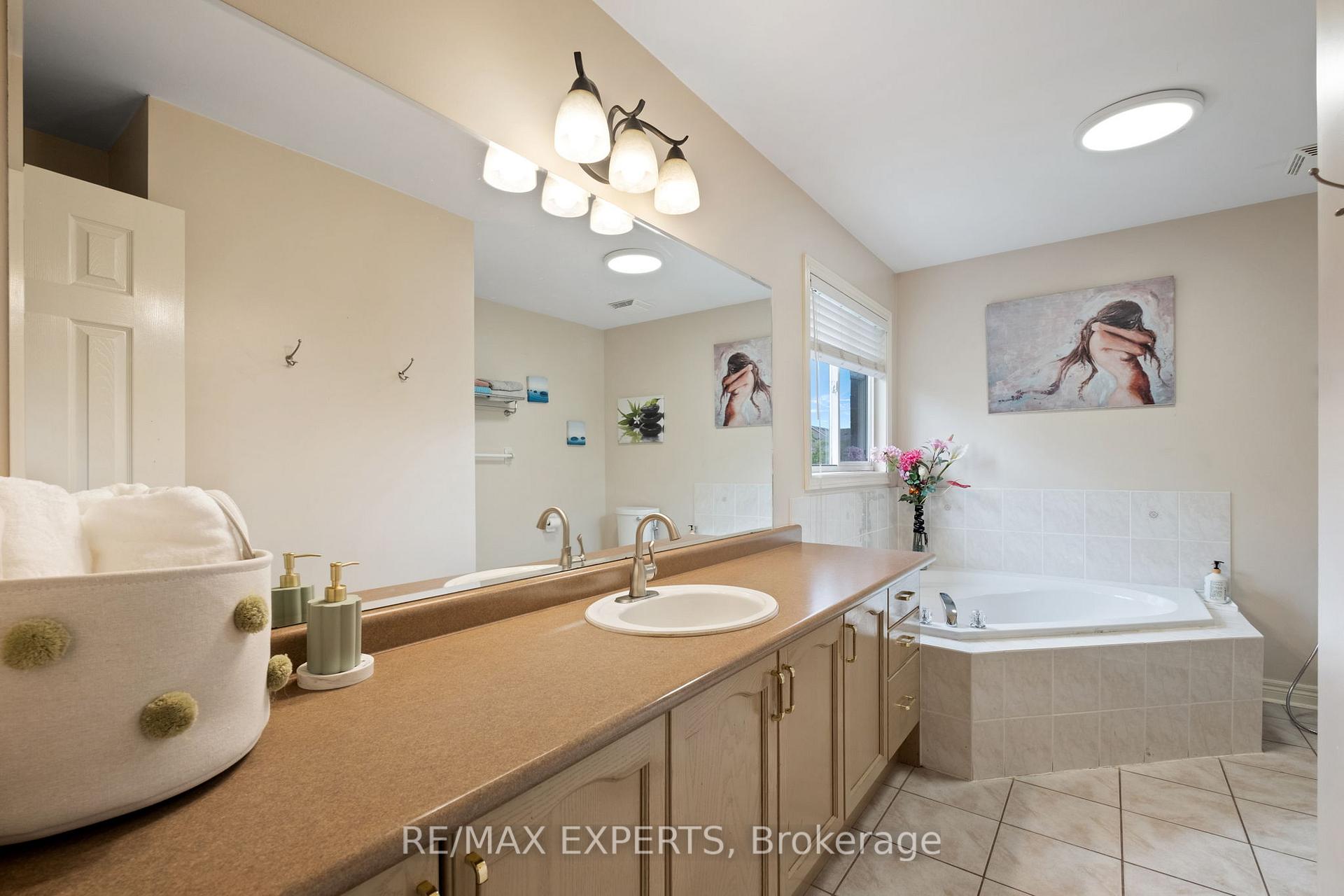 Photo 12 of 72 Turning Leaf Drive, Vaughan, Sonoma Heights — HOMEH