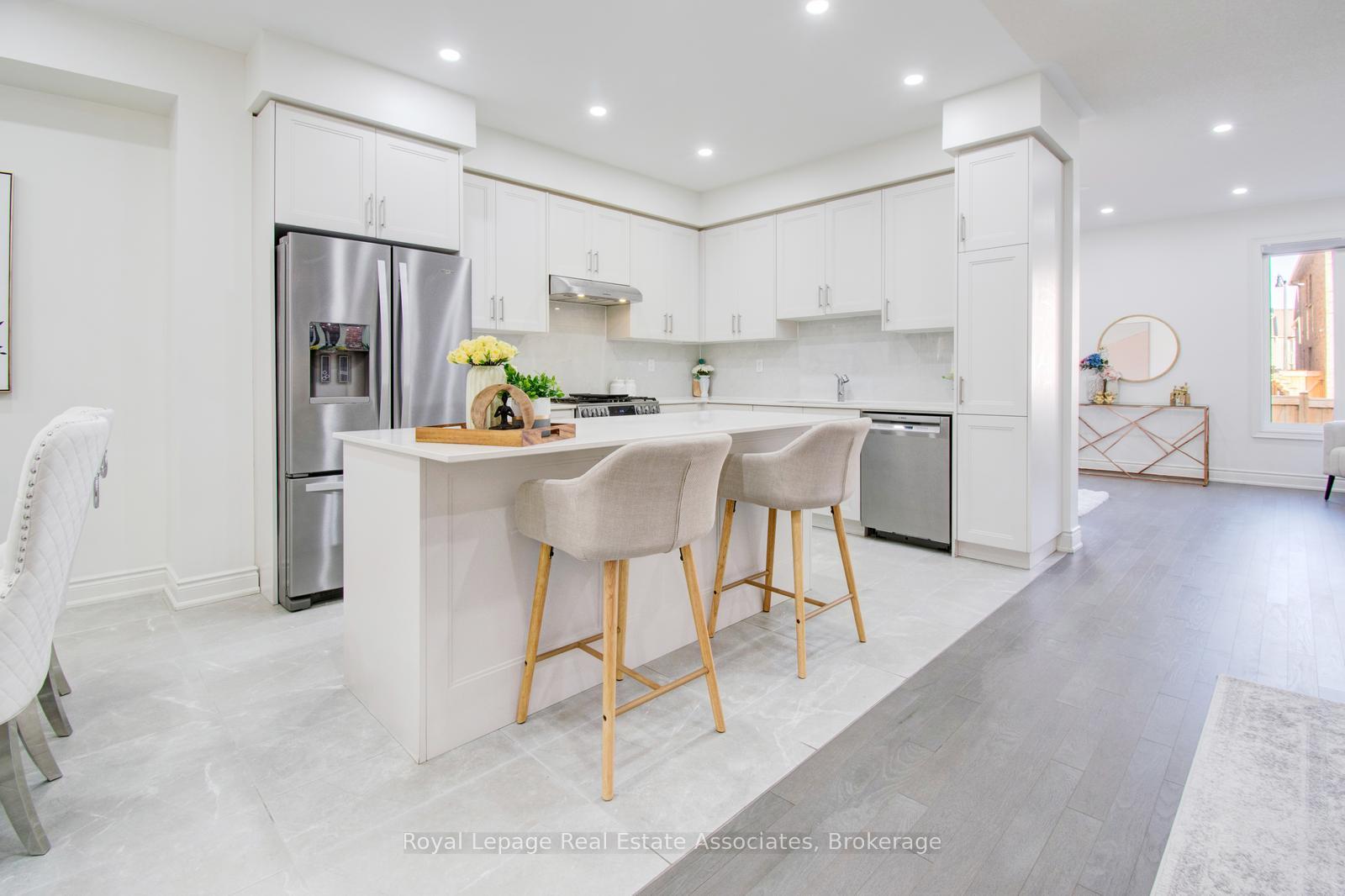 Photo 5 of 27 Quinton Ridge, Brampton, Bram West — HOMEH