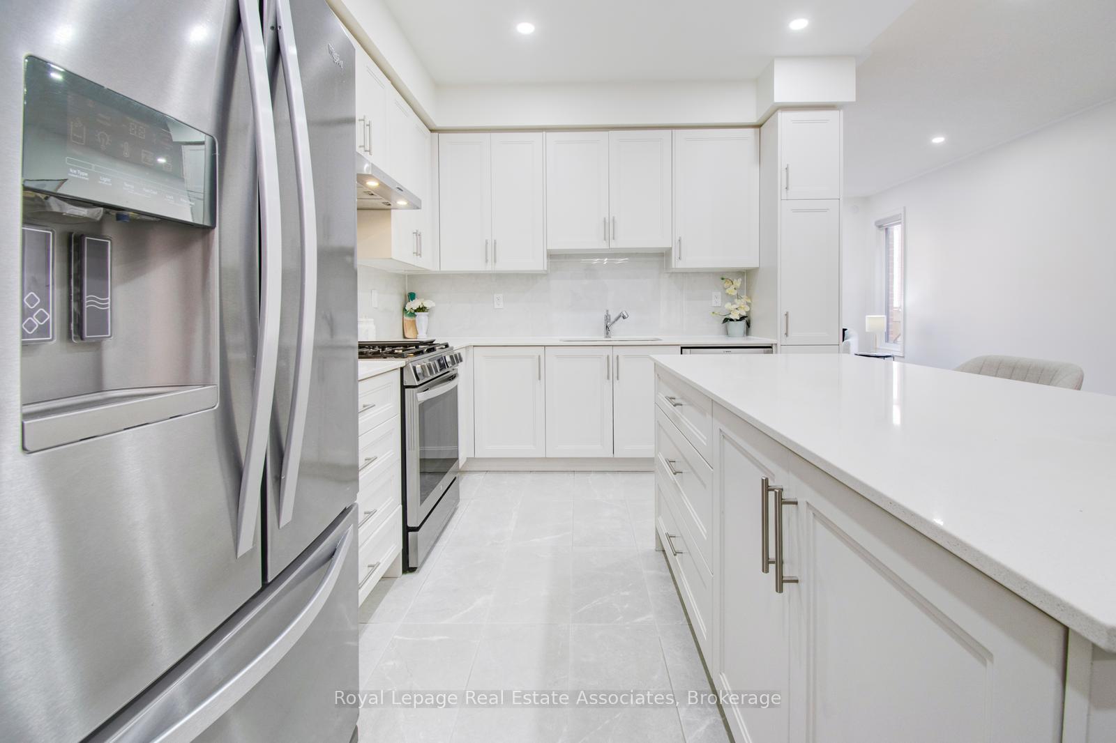 Photo 6 of 27 Quinton Ridge, Brampton, Bram West — HOMEH