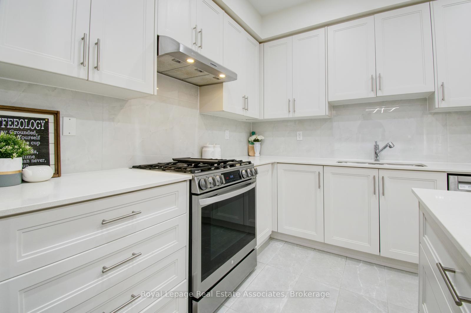 Photo 9 of 27 Quinton Ridge, Brampton, Bram West — HOMEH