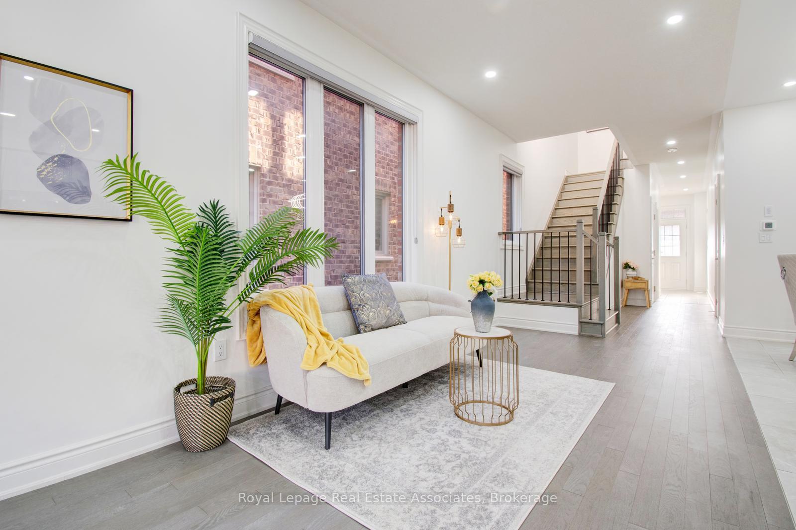 Photo 3 of 27 Quinton Ridge, Brampton, Bram West — HOMEH