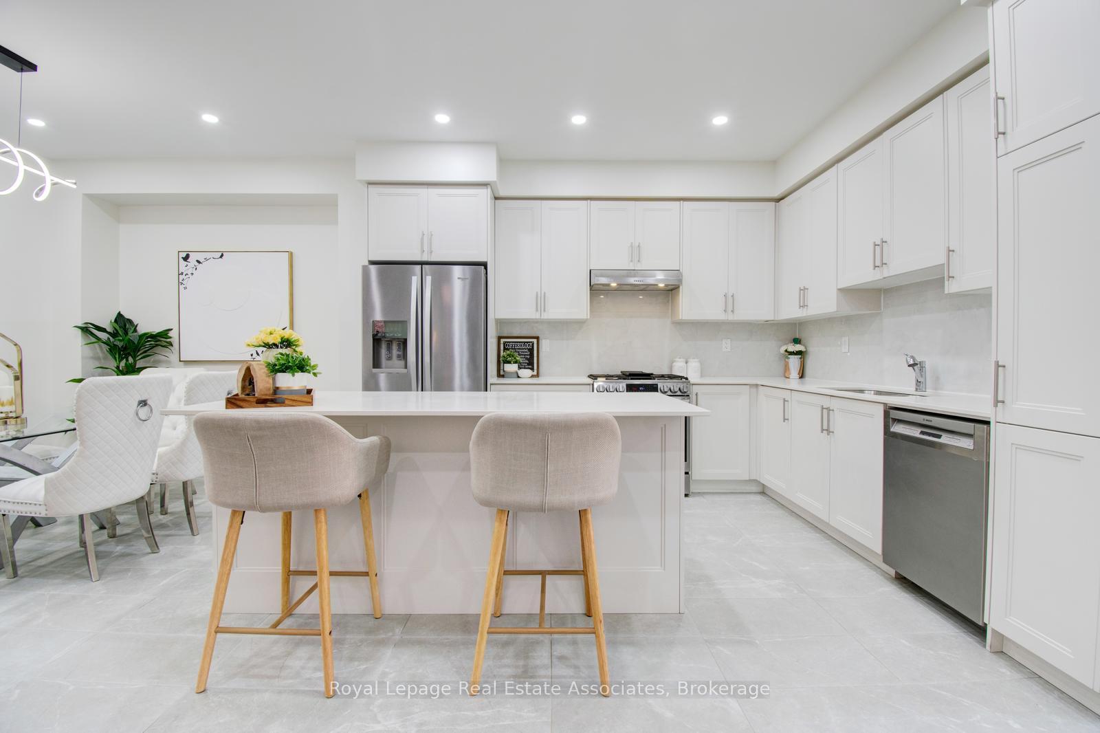 Photo 12 of 27 Quinton Ridge, Brampton, Bram West — HOMEH