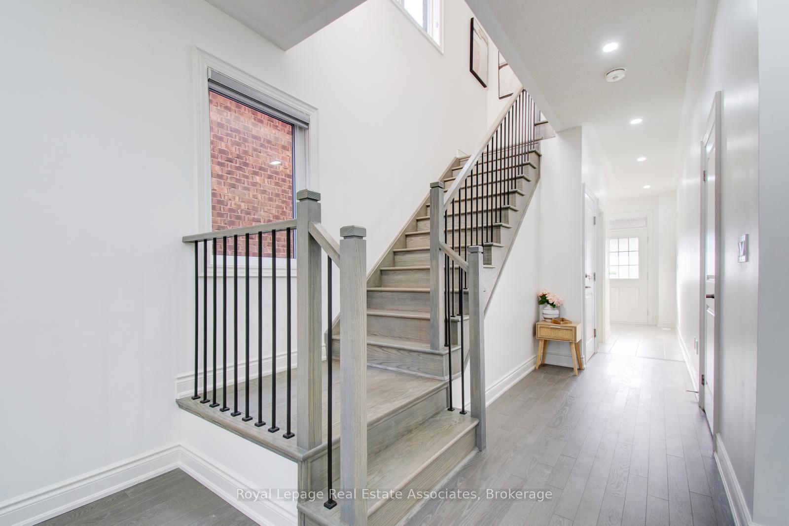 Photo 18 of 27 Quinton Ridge, Brampton, Bram West — HOMEH