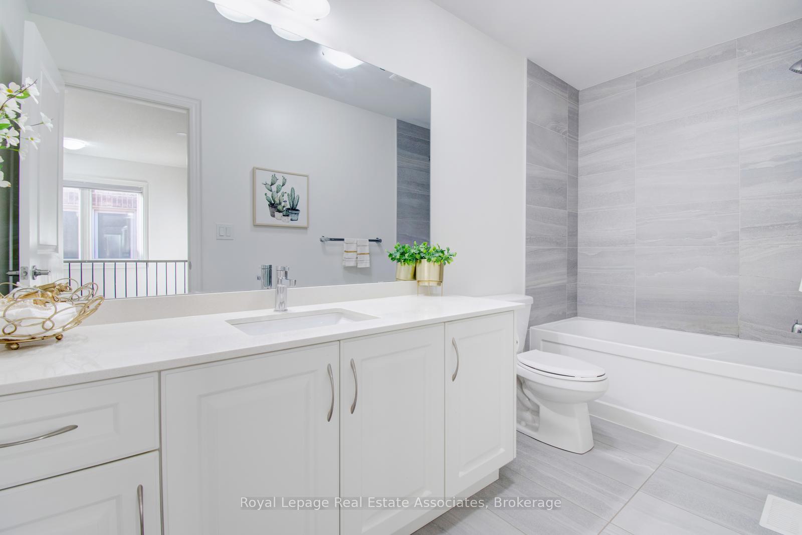 Photo 17 of 27 Quinton Ridge, Brampton, Bram West — HOMEH