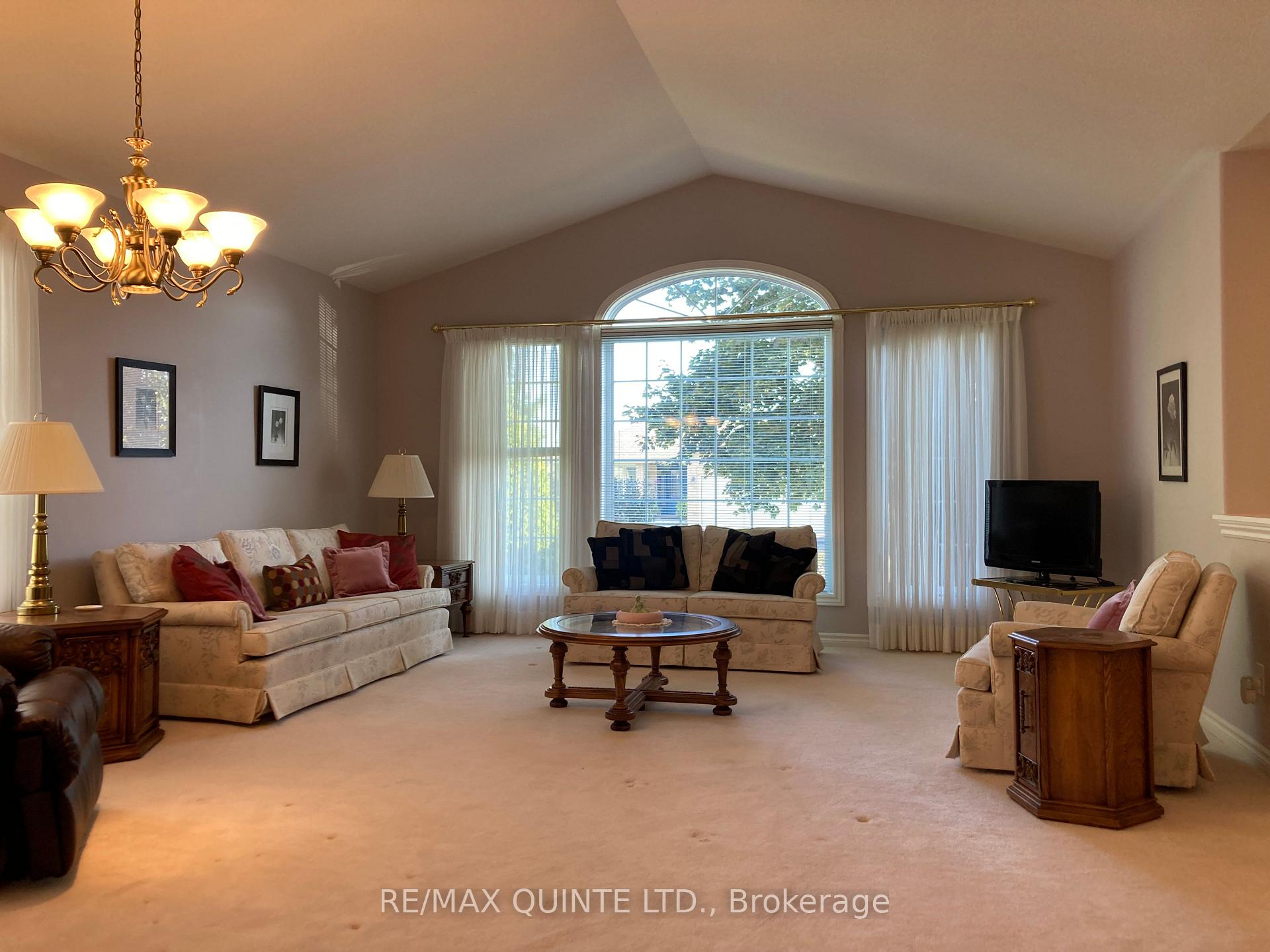 Photo 17 of 58 Hemlock Crescent, Belleville, Belleville Ward — HOMEH