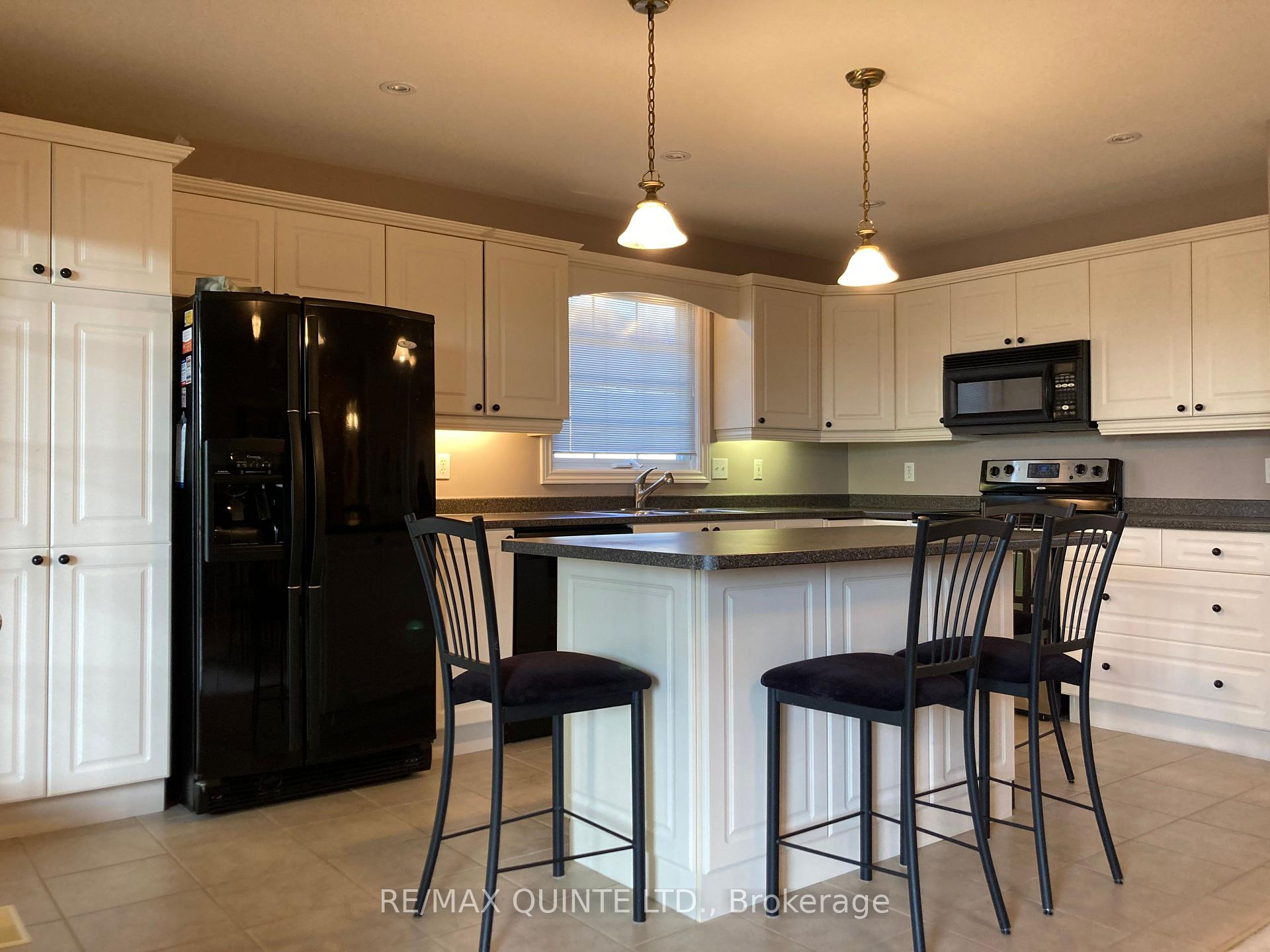 Photo 14 of 58 Hemlock Crescent, Belleville, Belleville Ward — HOMEH
