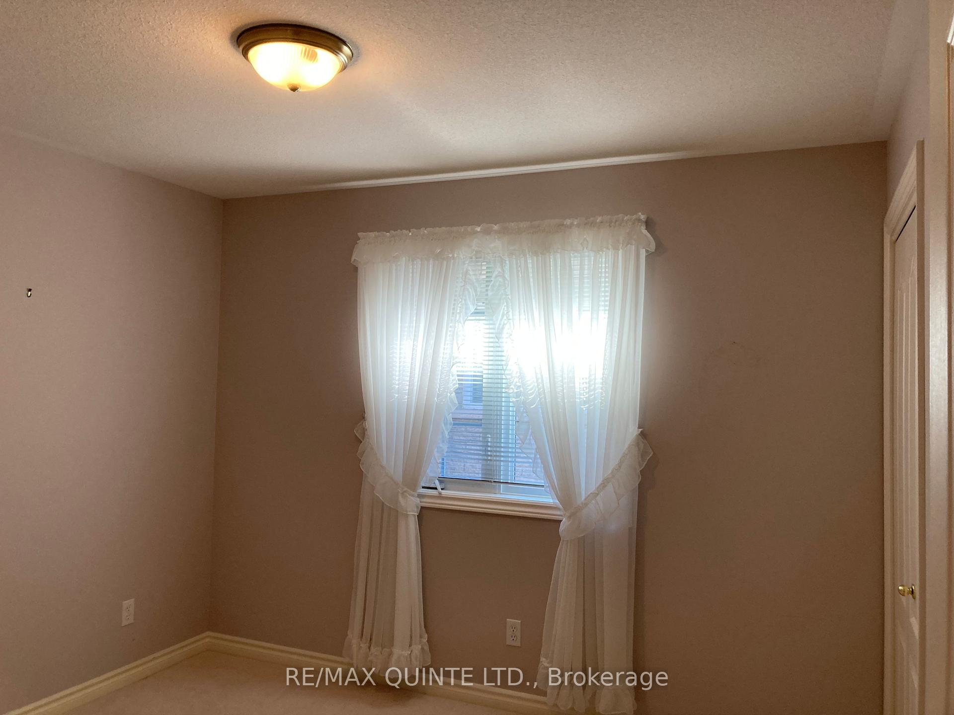 Photo 32 of 58 Hemlock Crescent, Belleville, Belleville Ward — HOMEH