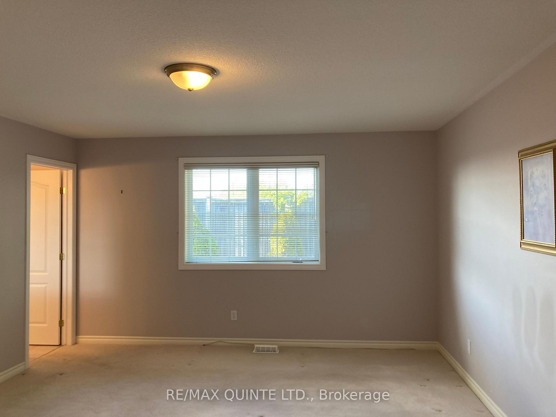 Photo 24 of 58 Hemlock Crescent, Belleville, Belleville Ward — HOMEH