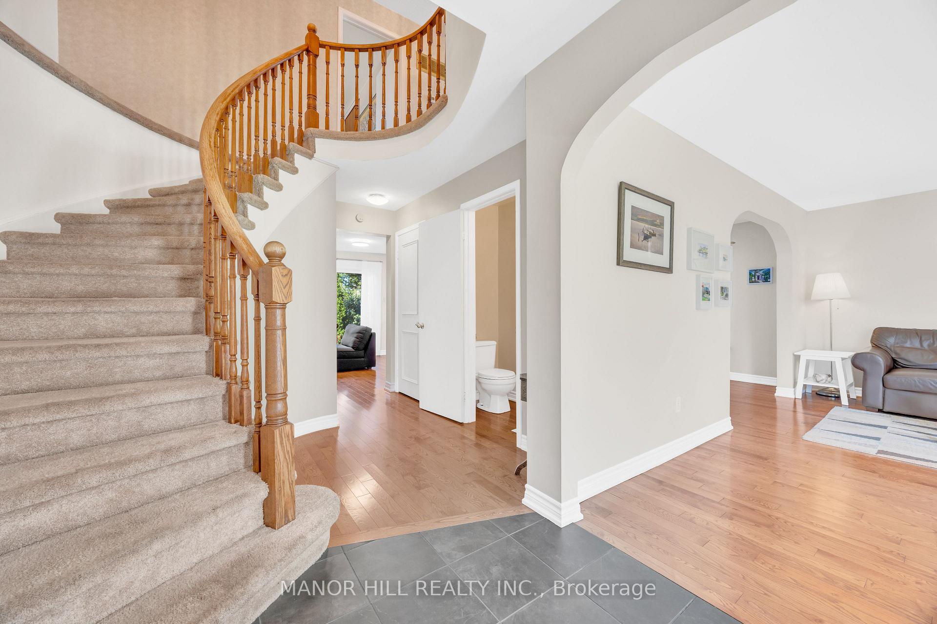 Photo 2 of 72 Lacewood Crescent, Brampton, Westgate — HOMEH