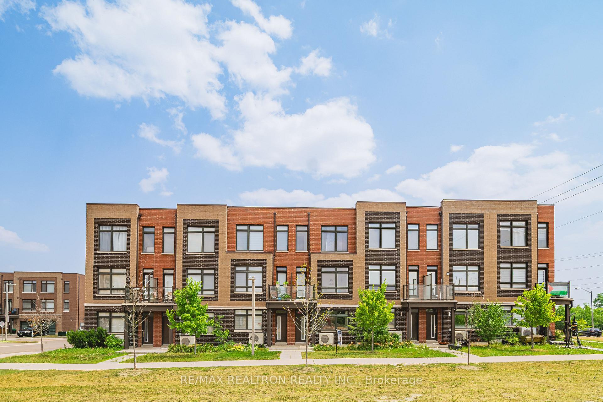Photo 8 of 14 Garneau Street, Vaughan, Vaughan Grove — HOMEH