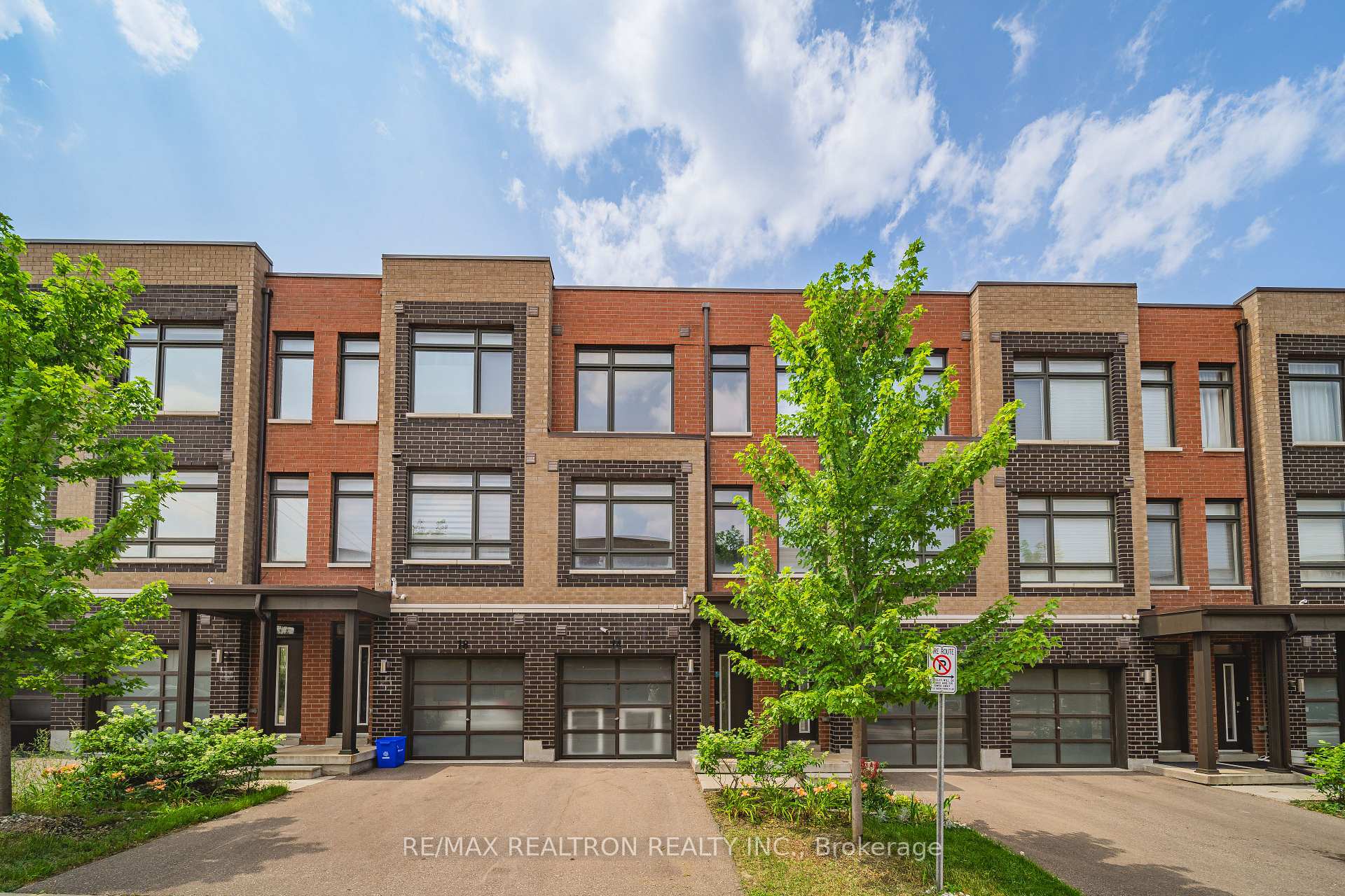 Photo 4 of 14 Garneau Street, Vaughan, Vaughan Grove — HOMEH