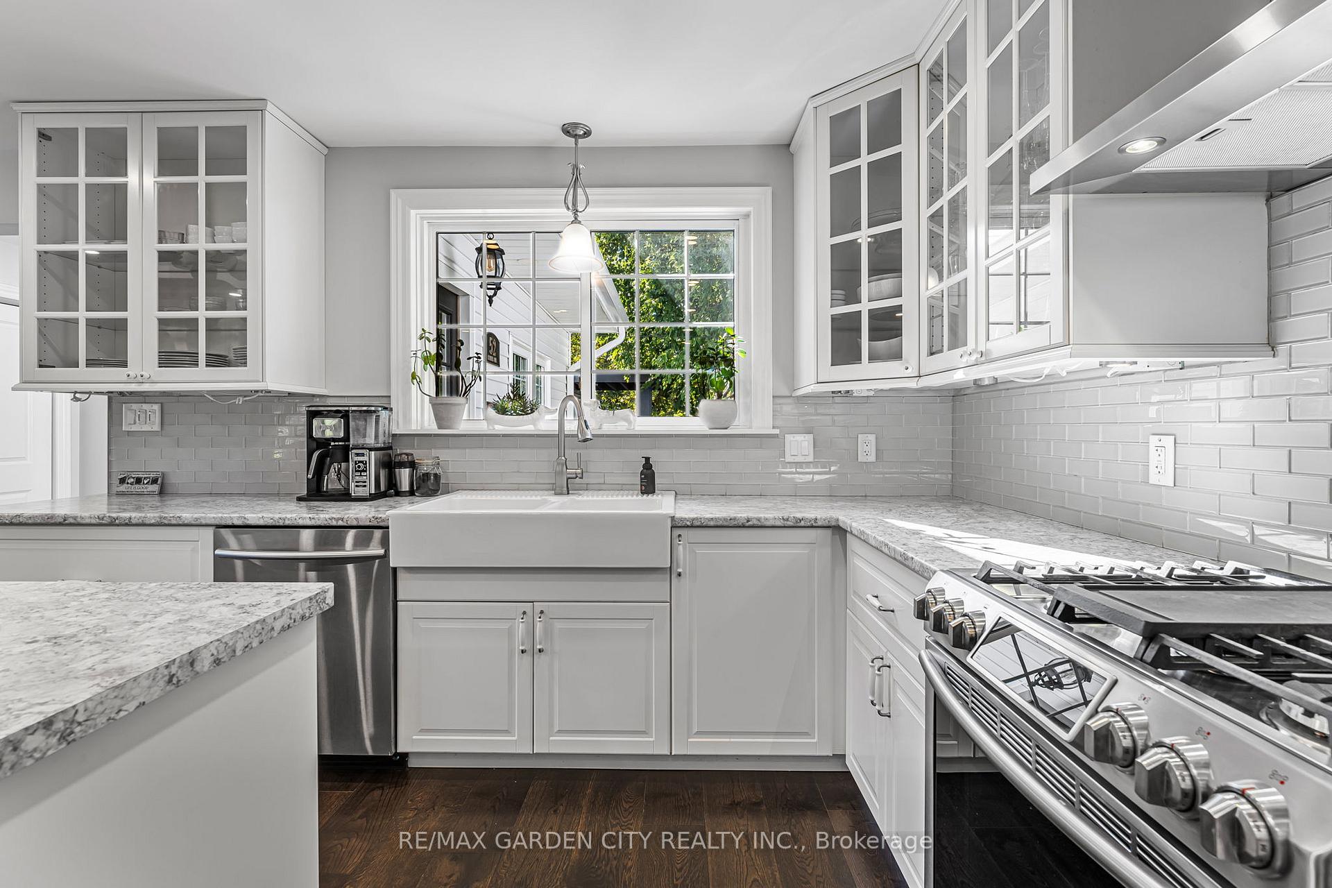 Photo 2 of 52 Beamer Avenue, St. Catharines, Bunting/Linwell — HOMEH