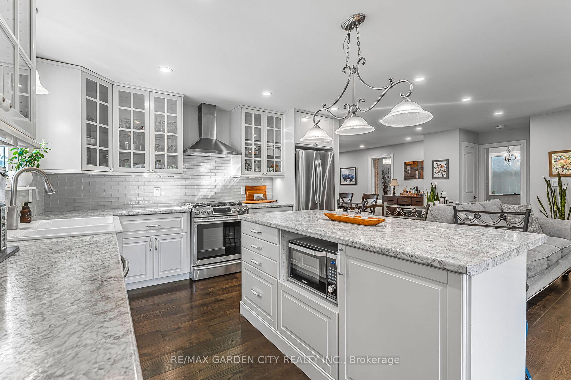 Photo 3 of 52 Beamer Avenue, St. Catharines, Bunting/Linwell — HOMEH