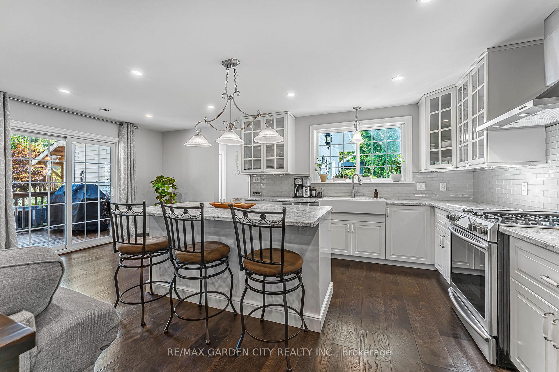 Photo 12 of 52 Beamer Avenue, St. Catharines, Bunting/Linwell — HOMEH