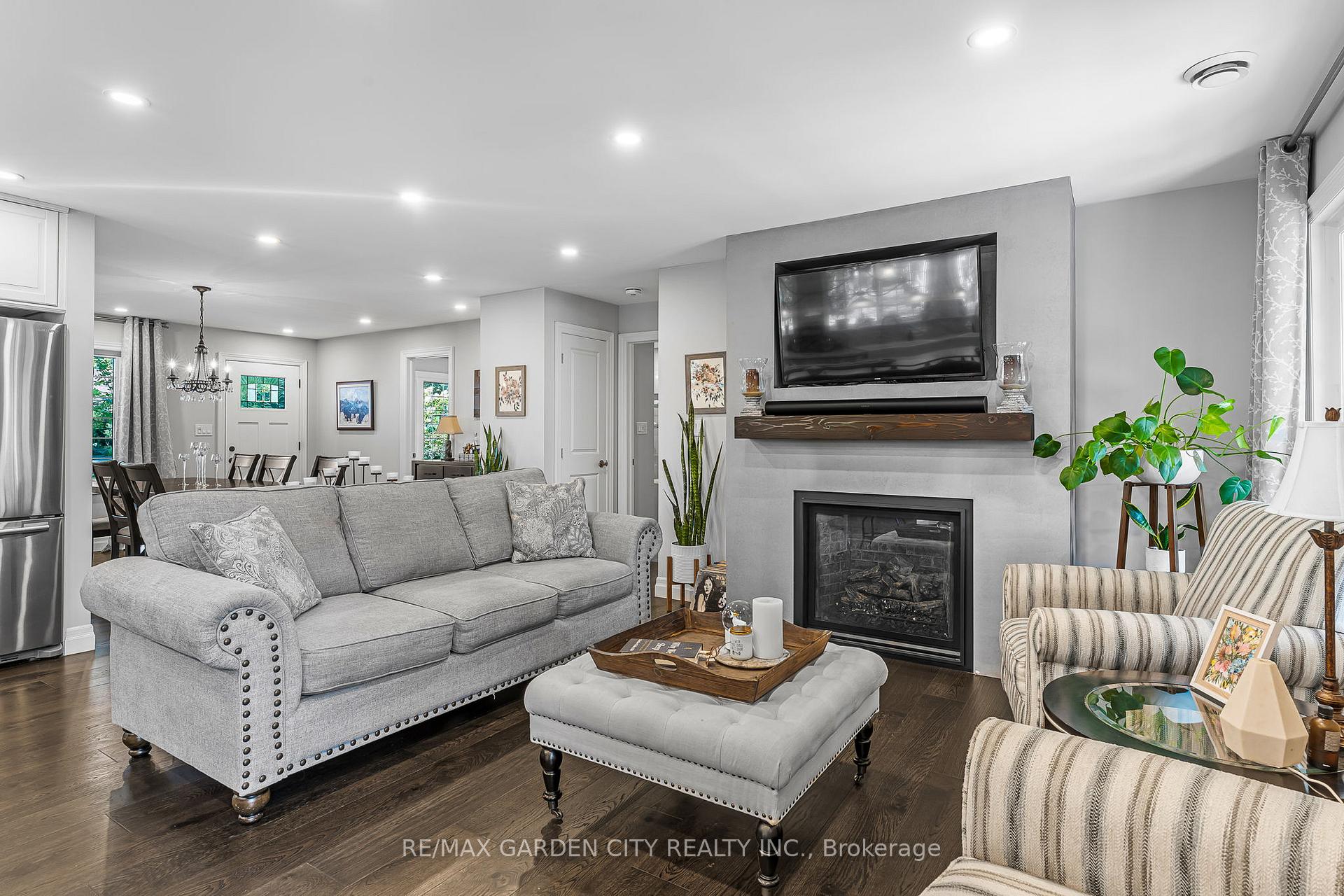 Photo 20 of 52 Beamer Avenue, St. Catharines, Bunting/Linwell — HOMEH
