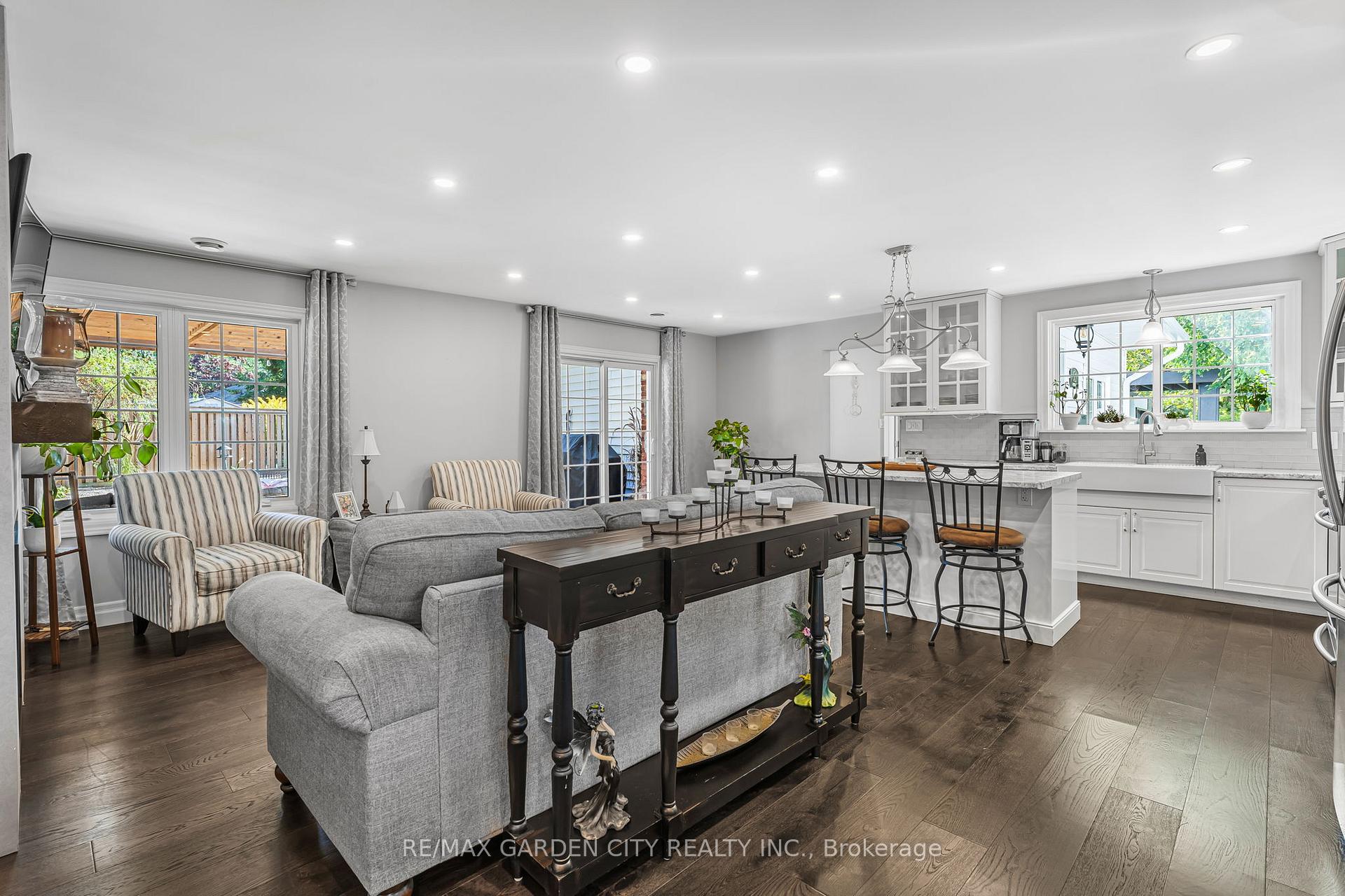 Photo 10 of 52 Beamer Avenue, St. Catharines, Bunting/Linwell — HOMEH
