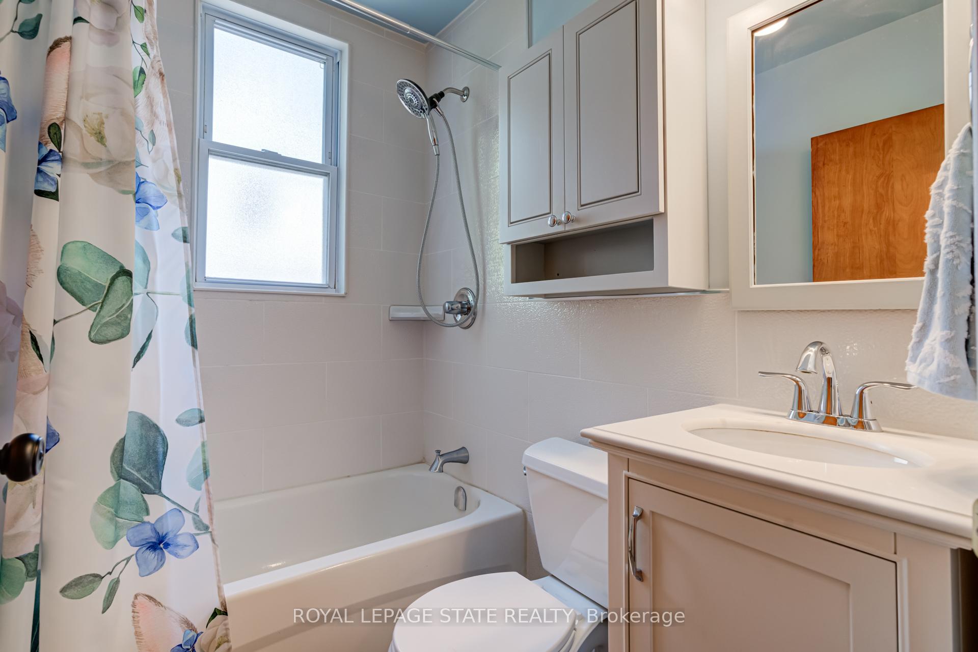 Photo 11 of 90 Arcade Crescent, Hamilton, Southam — HOMEH