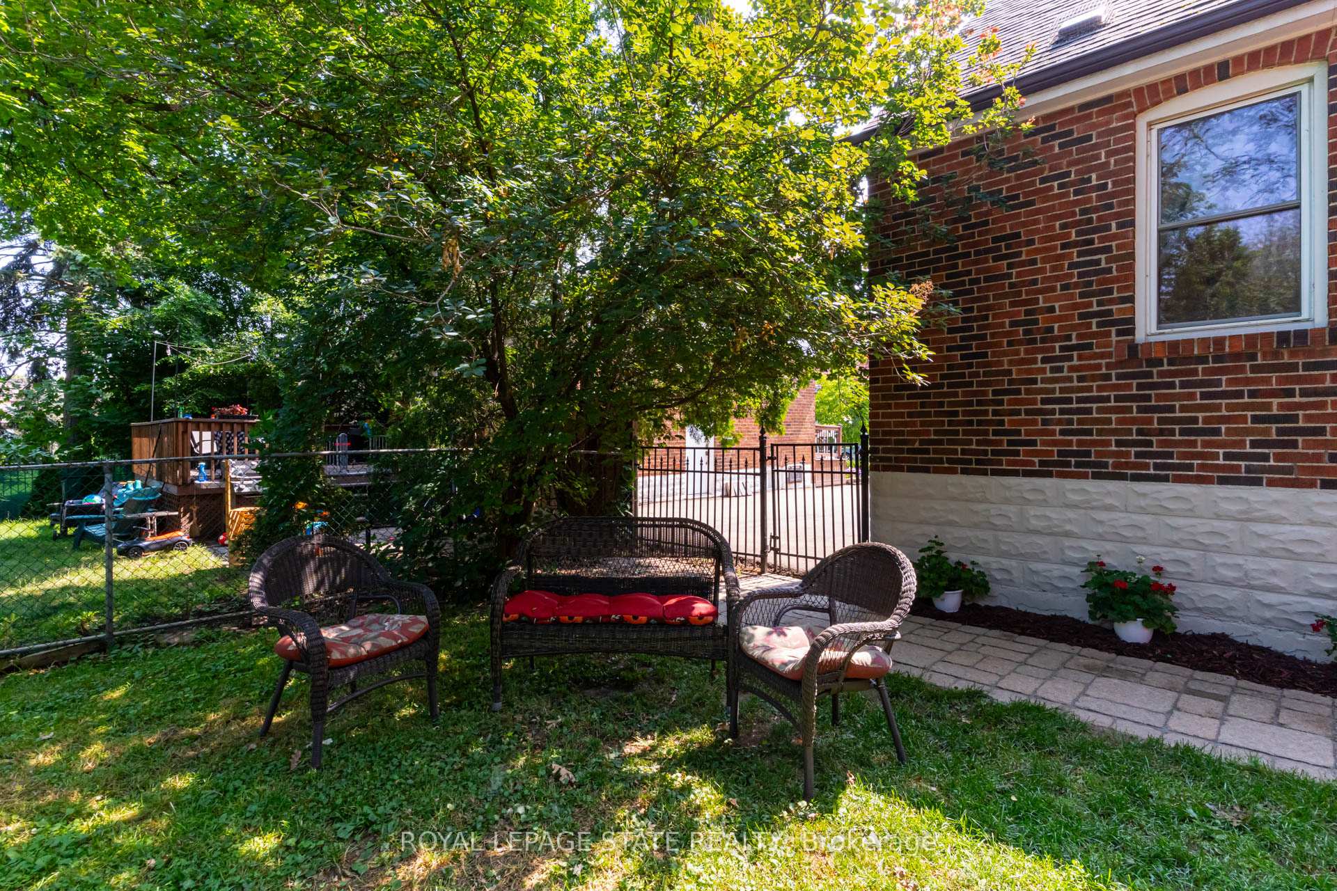 Photo 33 of 90 Arcade Crescent, Hamilton, Southam — HOMEH