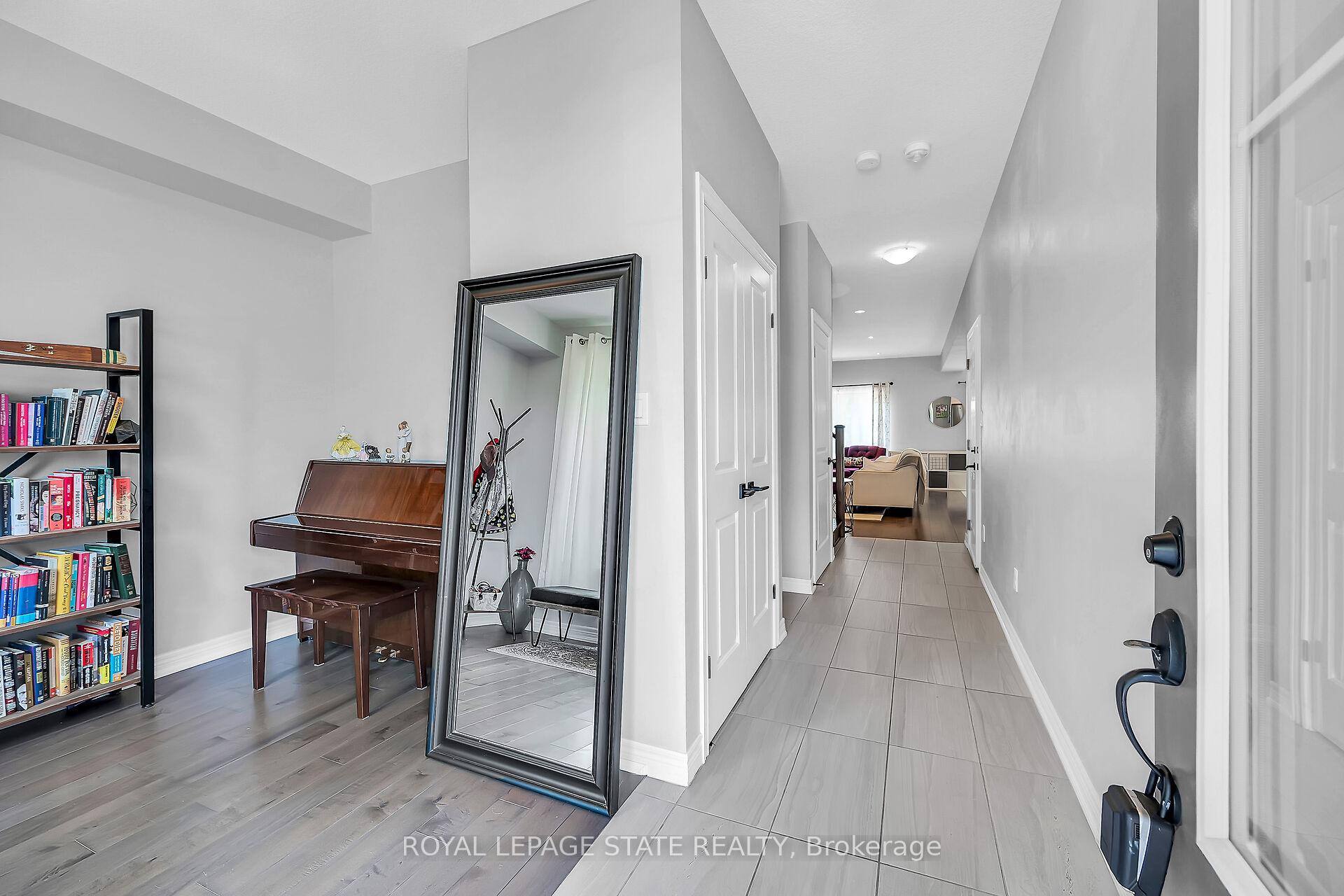 Photo 2 of Unit 4, 120 vineberg Drive, Hamilton, Allison — HOMEH