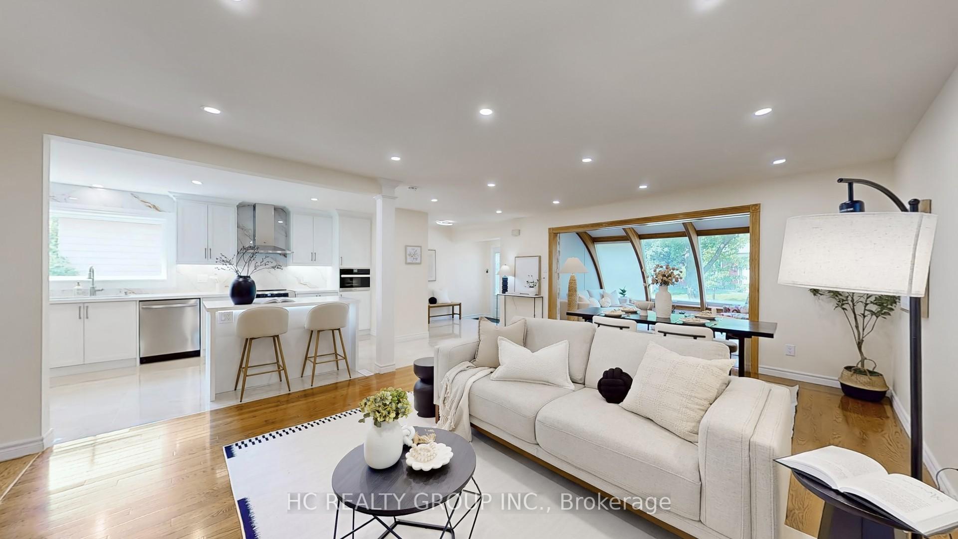 Photo 1 of 21 Sir Constantine Drive, Markham, Markham Village — HOMEH