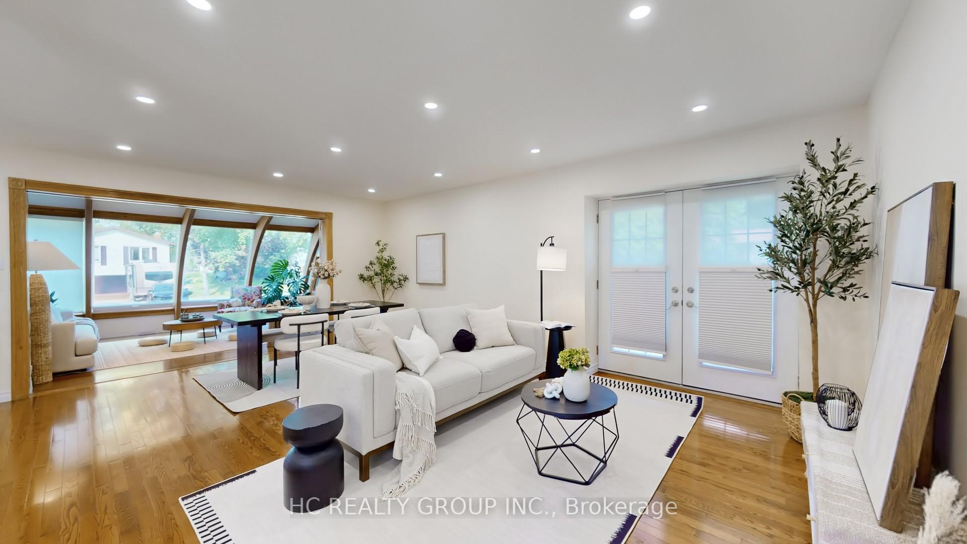 Photo 2 of 21 Sir Constantine Drive, Markham, Markham Village — HOMEH