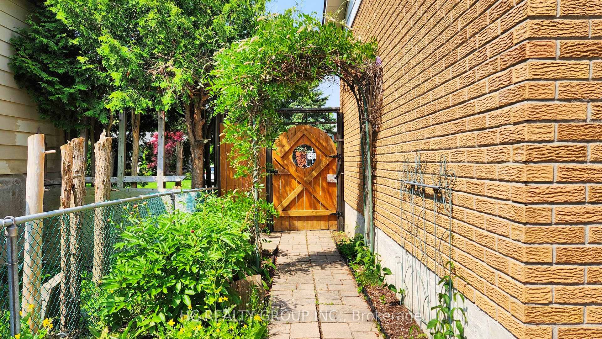 Photo 40 of 21 Sir Constantine Drive, Markham, Markham Village — HOMEH