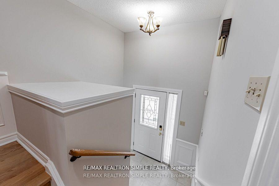 Photo 4 of 197 Tamarack Drive, Markham, Aileen-Willowbrook — HOMEH