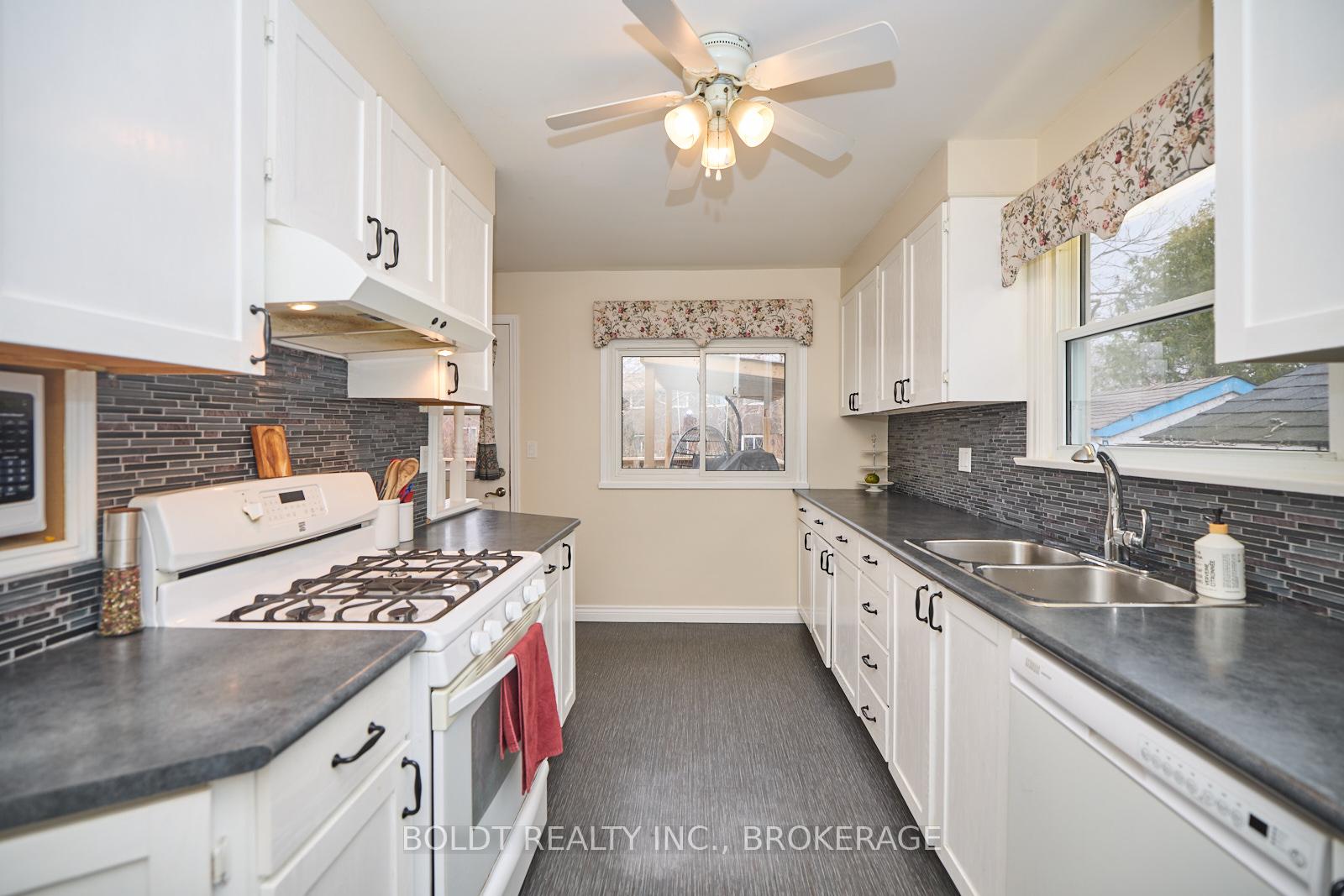 Photo 15 of 79 Devon Road, St. Catharines, Vine/Linwell — HOMEH