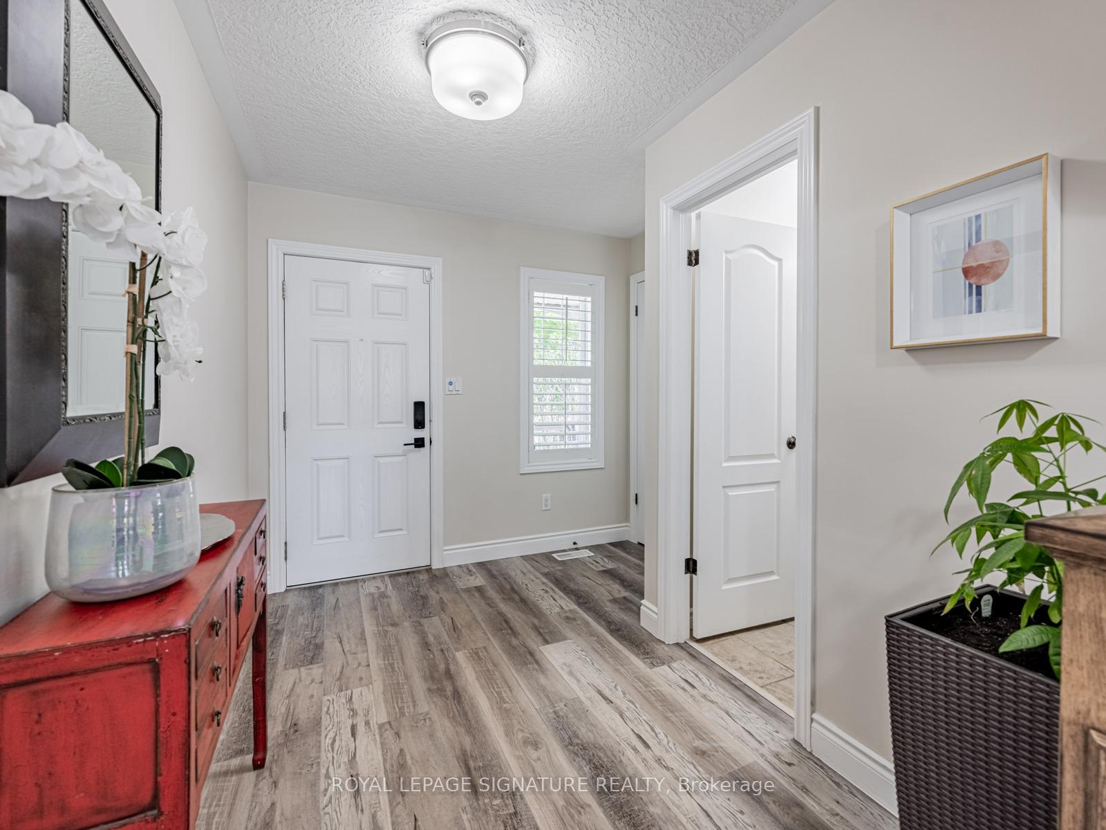 Photo 2 of 84 Amsterdam Crescent, Guelph, Pineridge/Westminster Woods — HOMEH