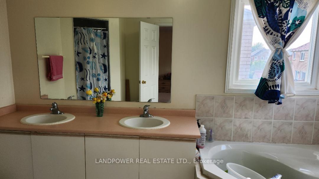 Photo 5 of 85 Sophia Road, Markham, Middlefield — HOMEH