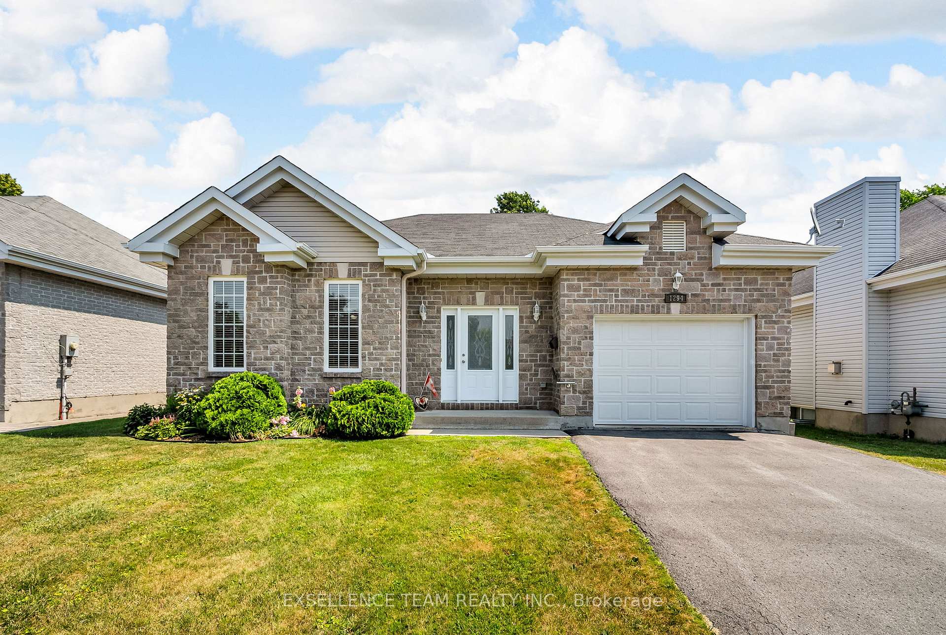 Photo 1 of 1294 Daprat Avenue, Cornwall — HOMEH