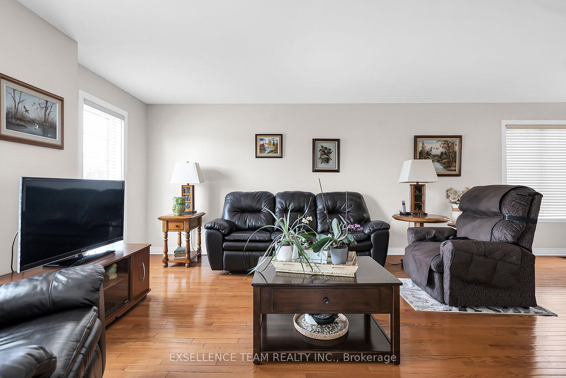 Photo 2 of 1294 Daprat Avenue, Cornwall — HOMEH