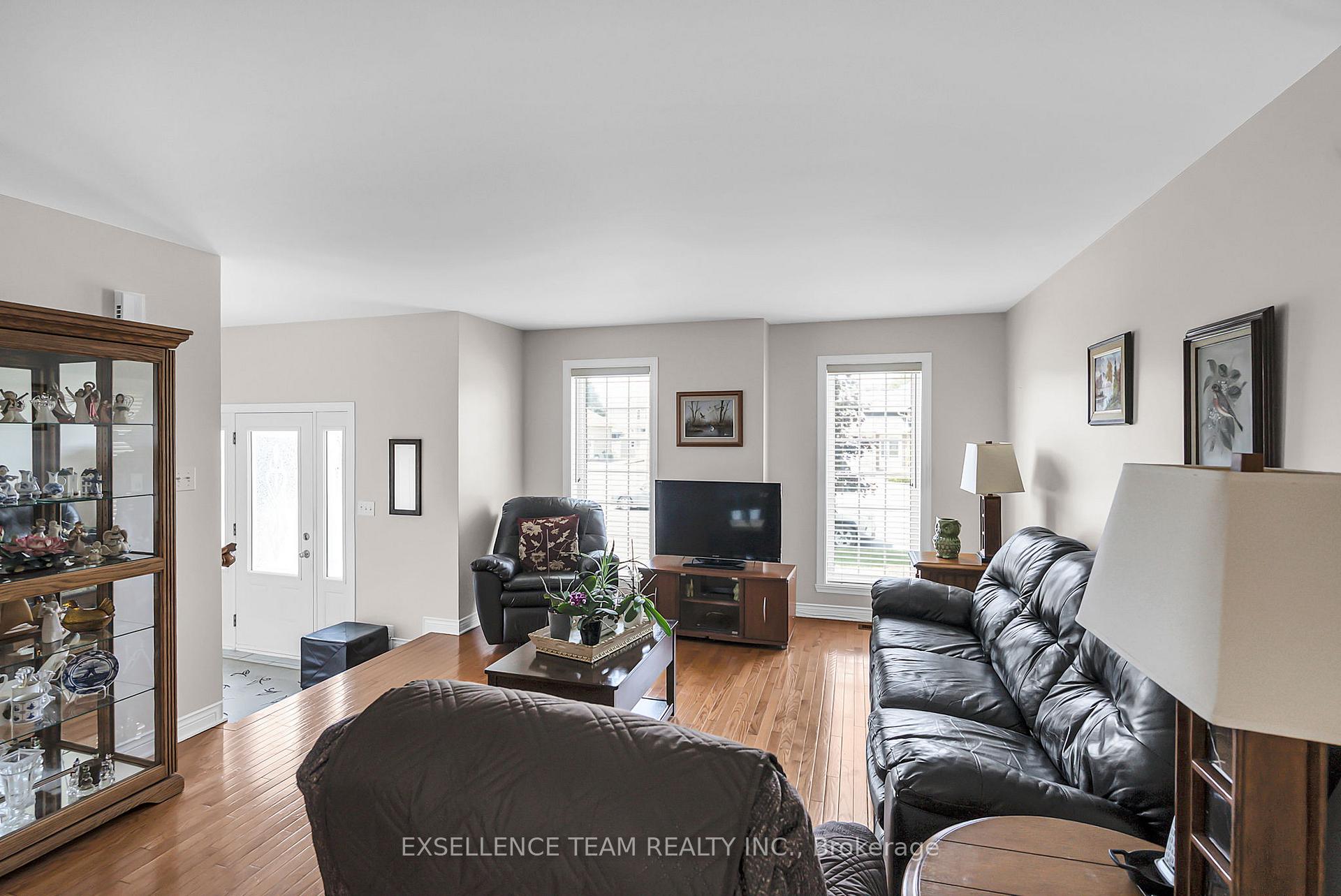 Photo 6 of 1294 Daprat Avenue, Cornwall — HOMEH