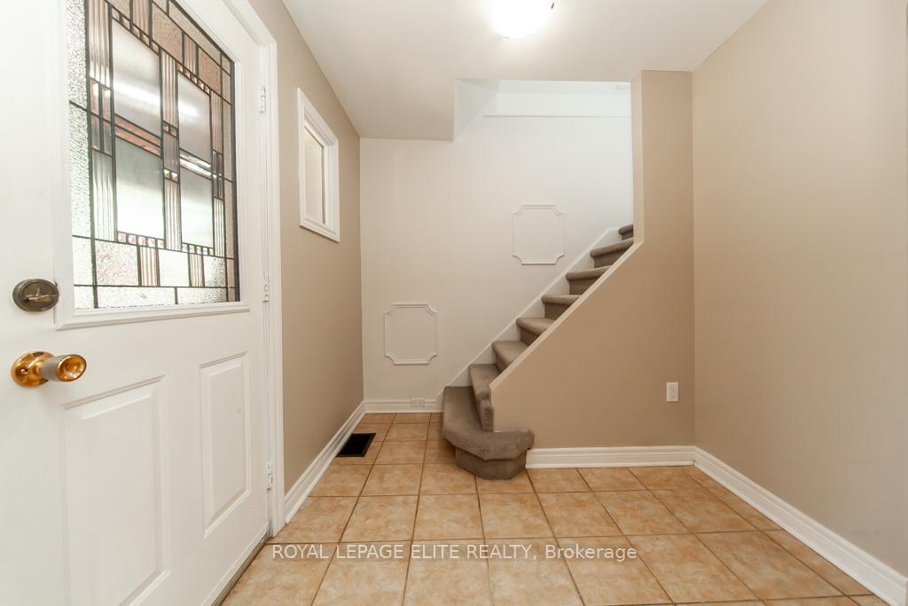 Photo 5 of 47 Weir Street N, Hamilton, Homeside — HOMEH