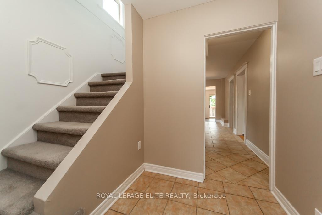 Photo 6 of 47 Weir Street N, Hamilton, Homeside — HOMEH