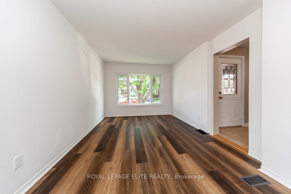 Photo 8 of 47 Weir Street N, Hamilton, Homeside — HOMEH