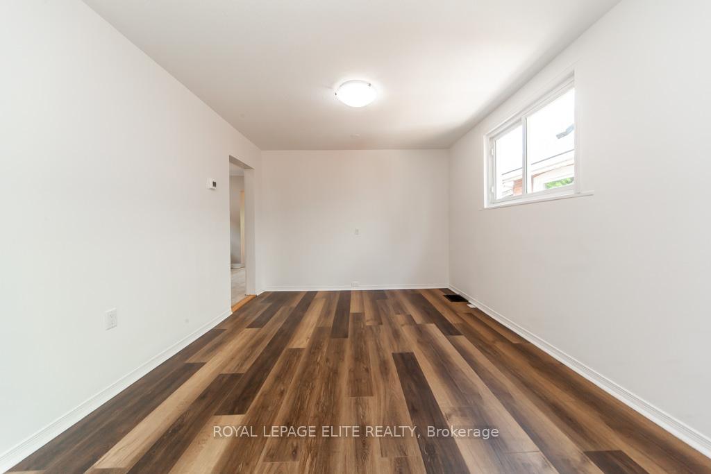 Photo 7 of 47 Weir Street N, Hamilton, Homeside — HOMEH
