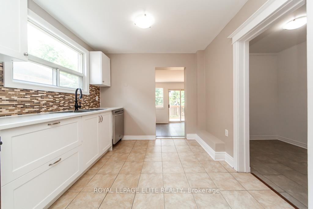 Photo 12 of 47 Weir Street N, Hamilton, Homeside — HOMEH