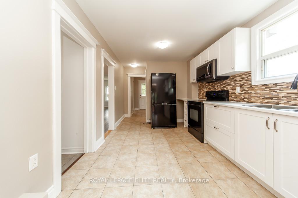 Photo 13 of 47 Weir Street N, Hamilton, Homeside — HOMEH
