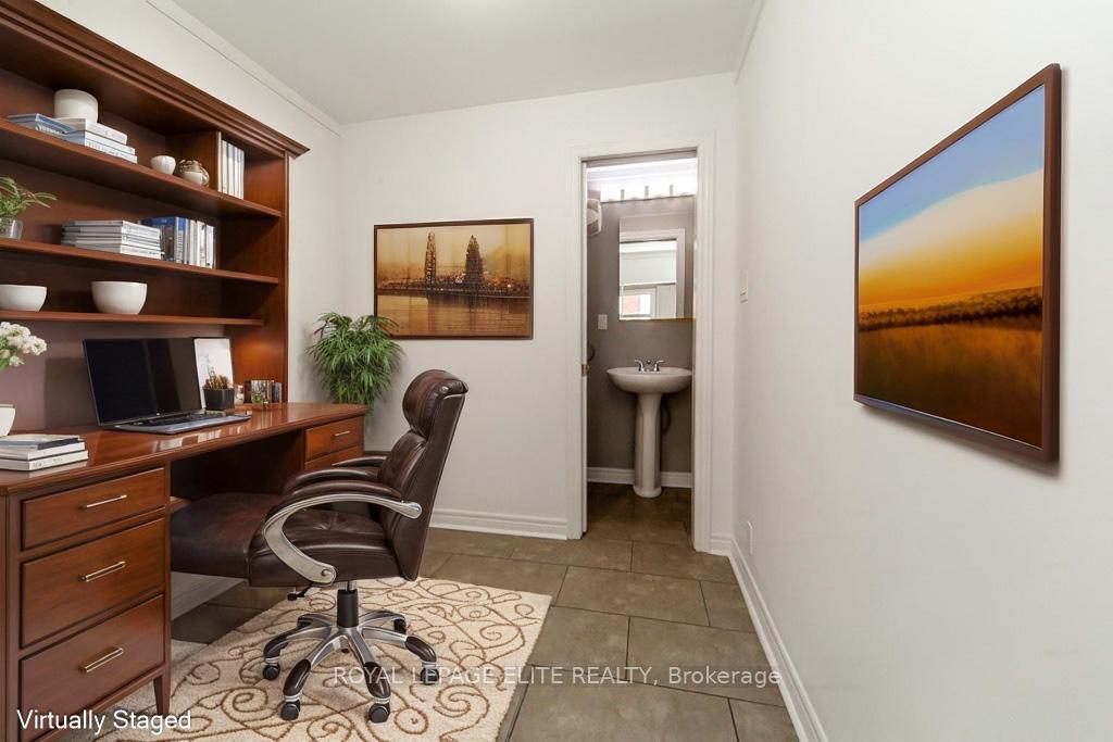 Photo 15 of 47 Weir Street N, Hamilton, Homeside — HOMEH