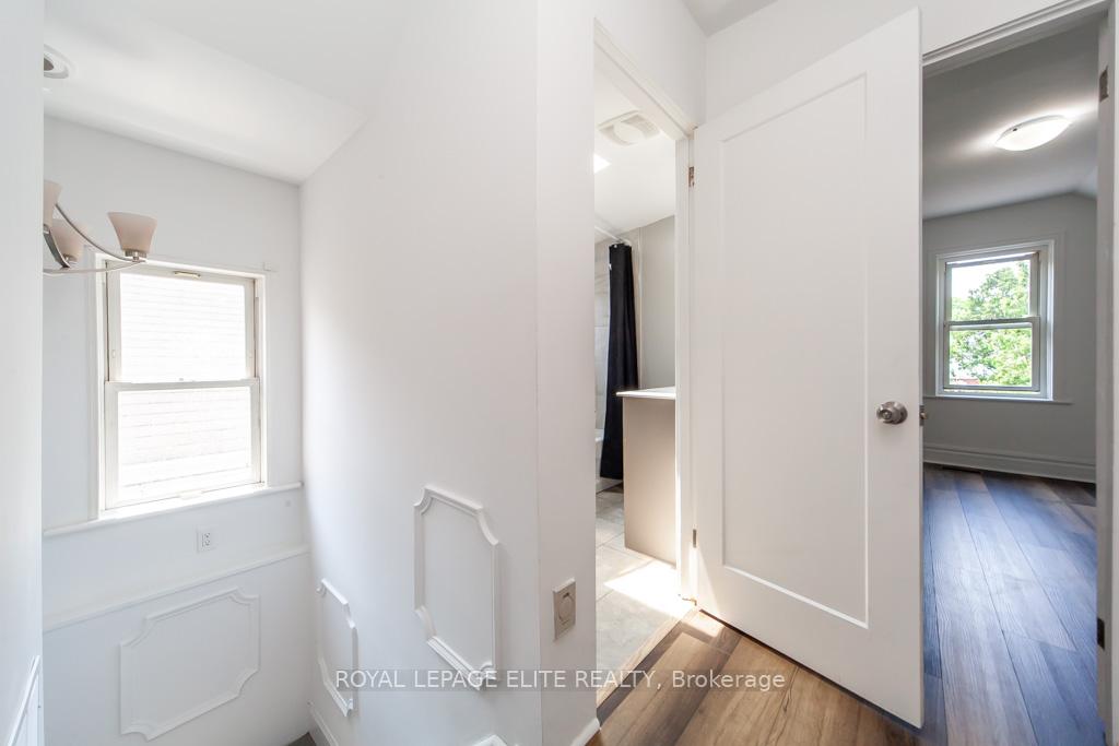 Photo 31 of 47 Weir Street N, Hamilton, Homeside — HOMEH