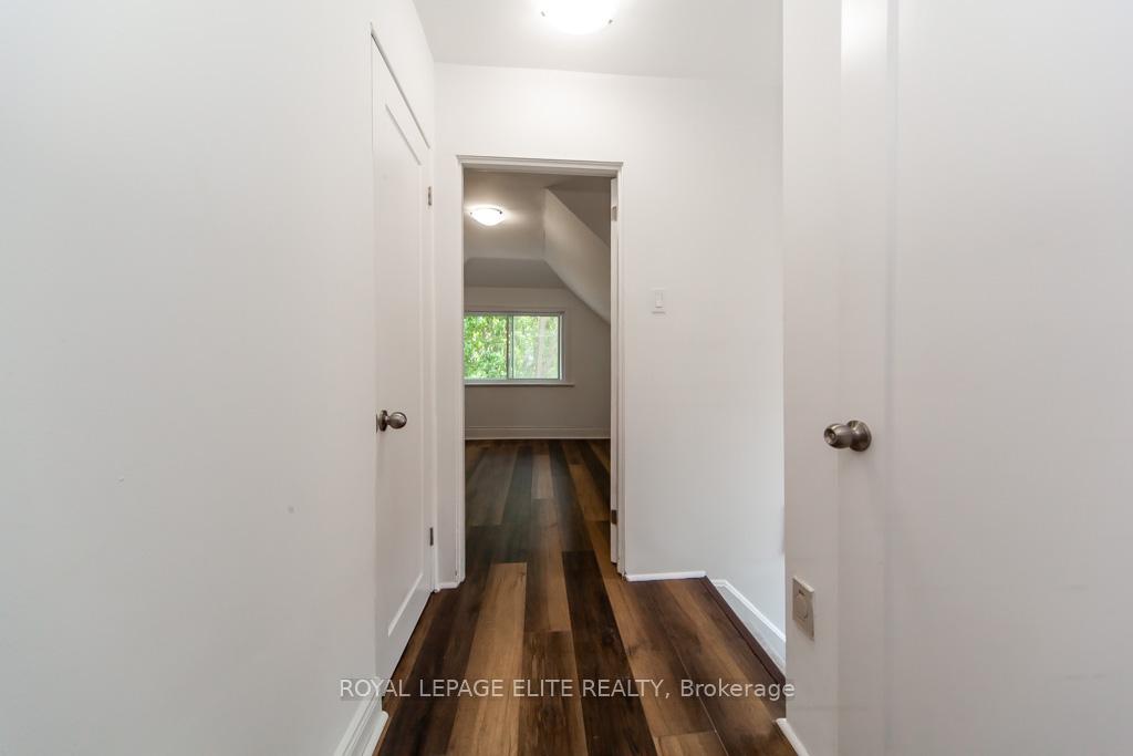 Photo 21 of 47 Weir Street N, Hamilton, Homeside — HOMEH