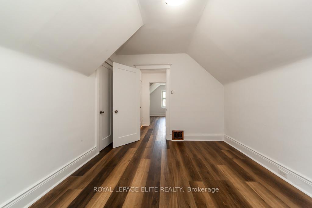 Photo 30 of 47 Weir Street N, Hamilton, Homeside — HOMEH